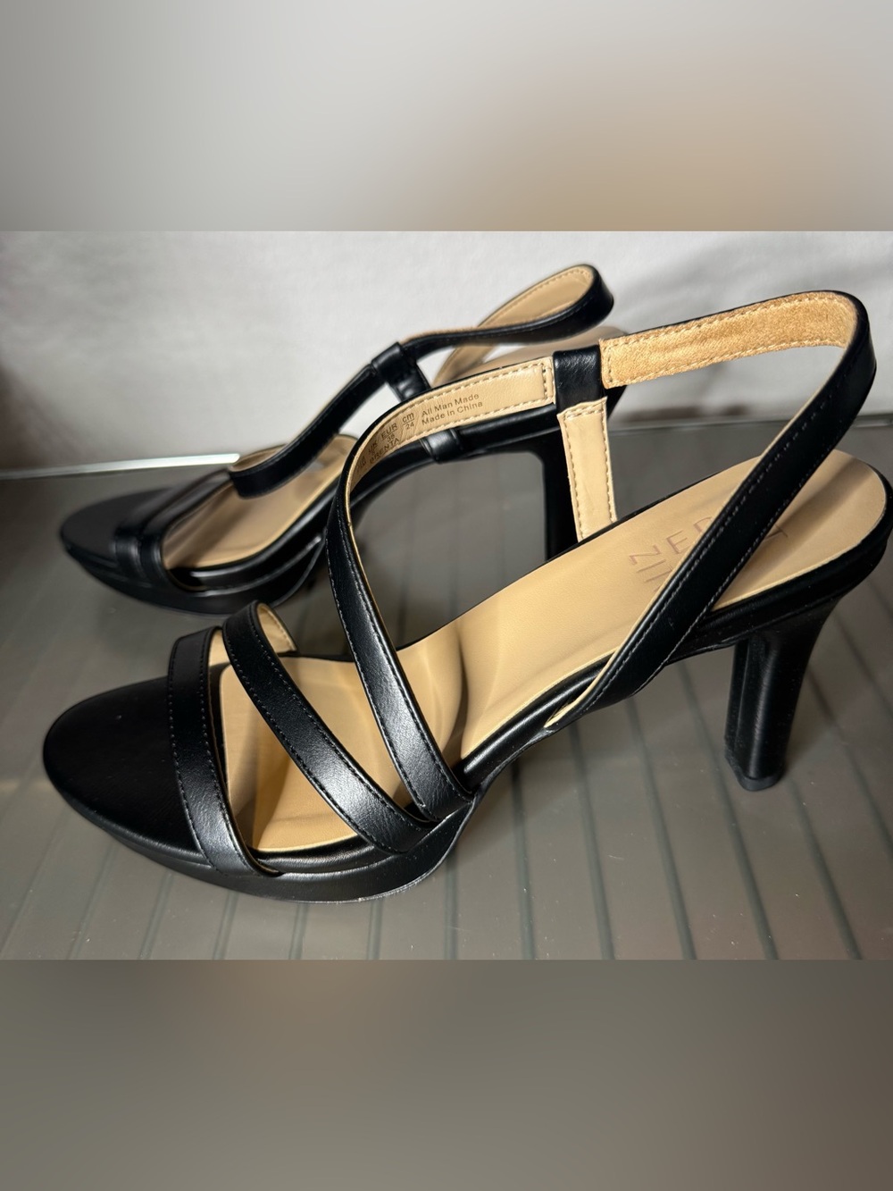 Naturalizer Brenta Black Strappy Slingback Mid-Heels size 7.5 women - Picture 4 of 9